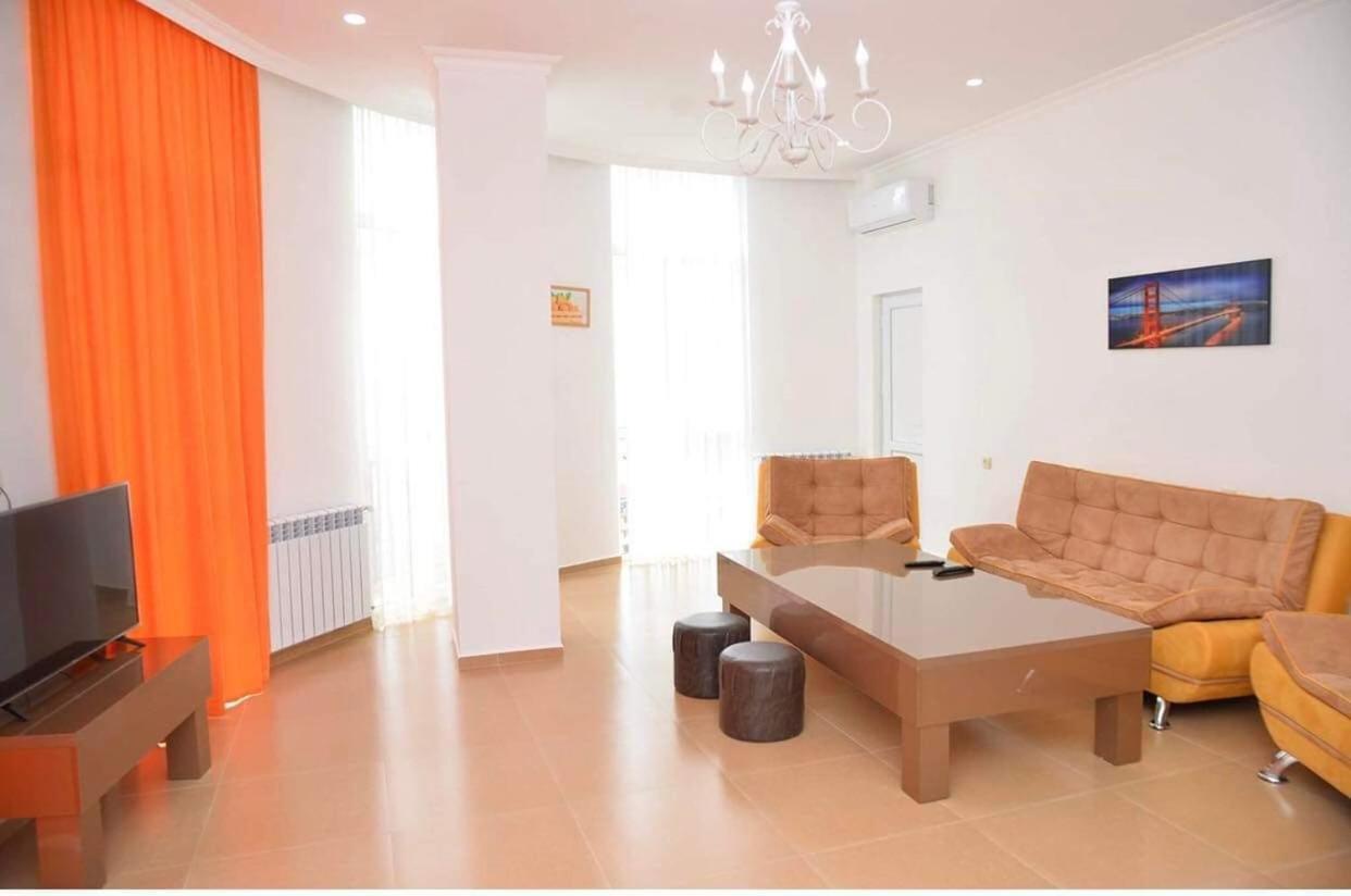 Orange Home Hotel Batumi Ngoại thất bức ảnh