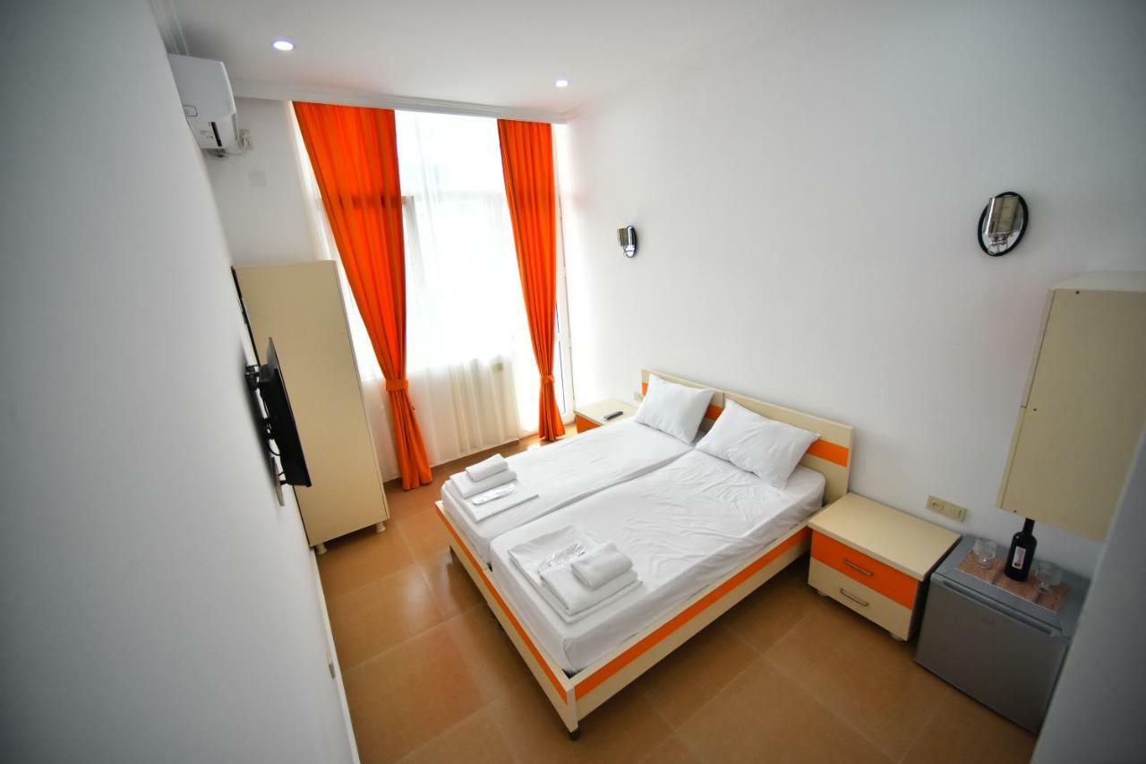 Orange Home Hotel Batumi Ngoại thất bức ảnh