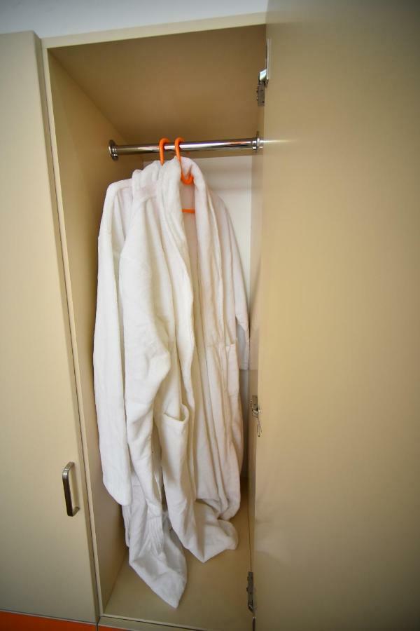 Orange Home Hotel Batumi Ngoại thất bức ảnh