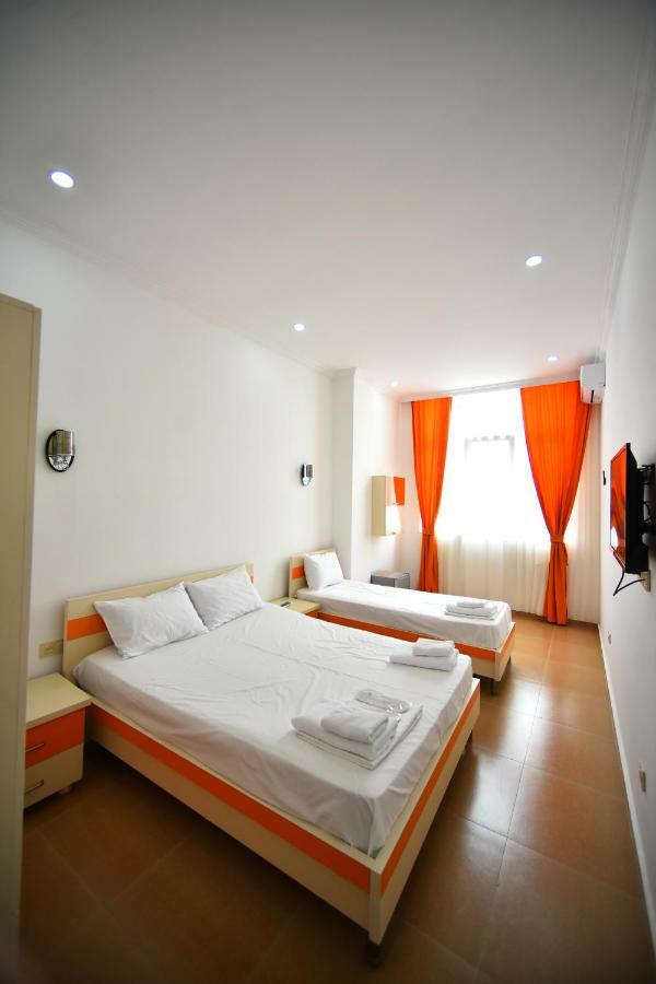 Orange Home Hotel Batumi Ngoại thất bức ảnh