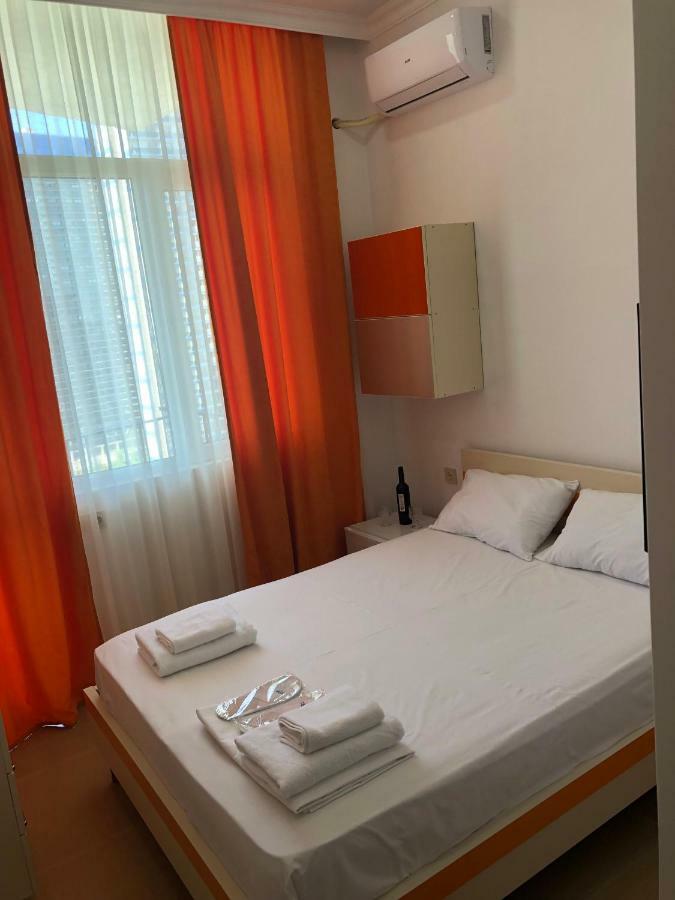 Orange Home Hotel Batumi Ngoại thất bức ảnh